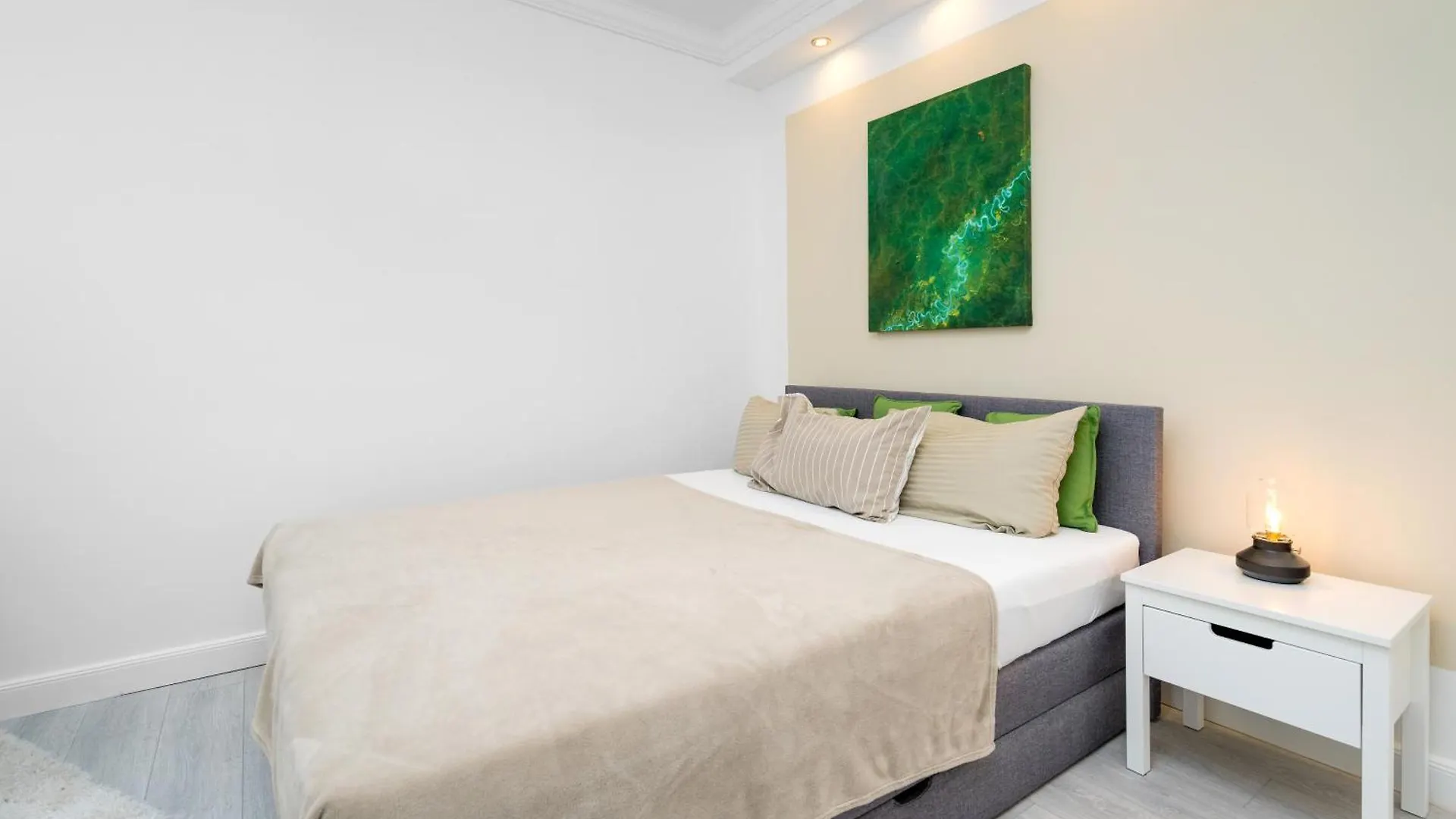 The Lachmann Vh, 2Br One Living Room Up To 6 People Berlin